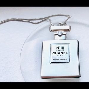 Chanel pendant silver N19 perfume